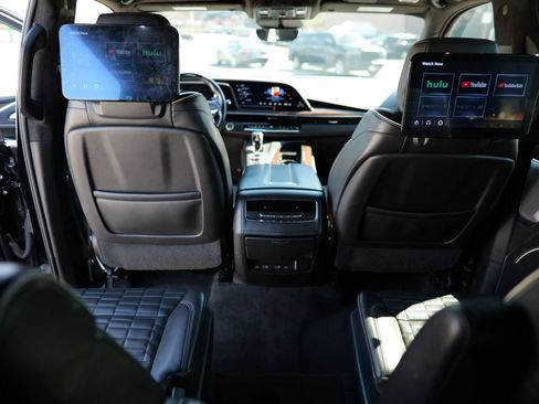 Used 2022 Cadillac Escalade ESV Sport Platinum AWD/4WD image 35