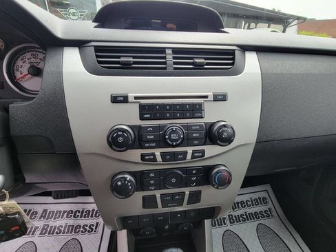Used 2010 Ford Focus SE FWD image 15