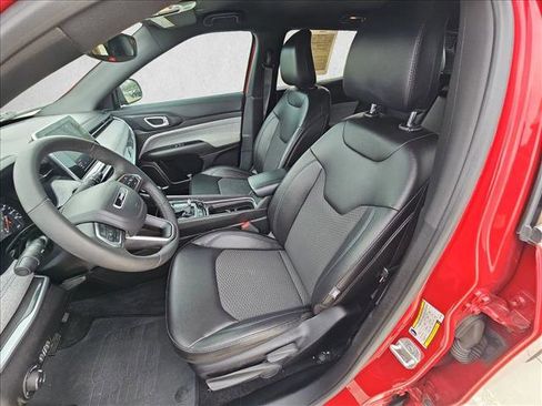 Used 2025 Jeep Compass Latitude image 16