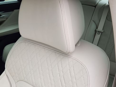 Used 2020 BMW 740i w/ Premium Package image 18