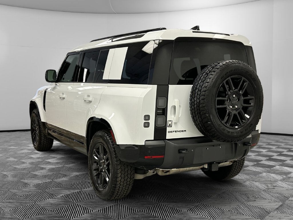 Used 2026 Land Rover Defender 110 X-Dynamic SE AWD/4WD image 4