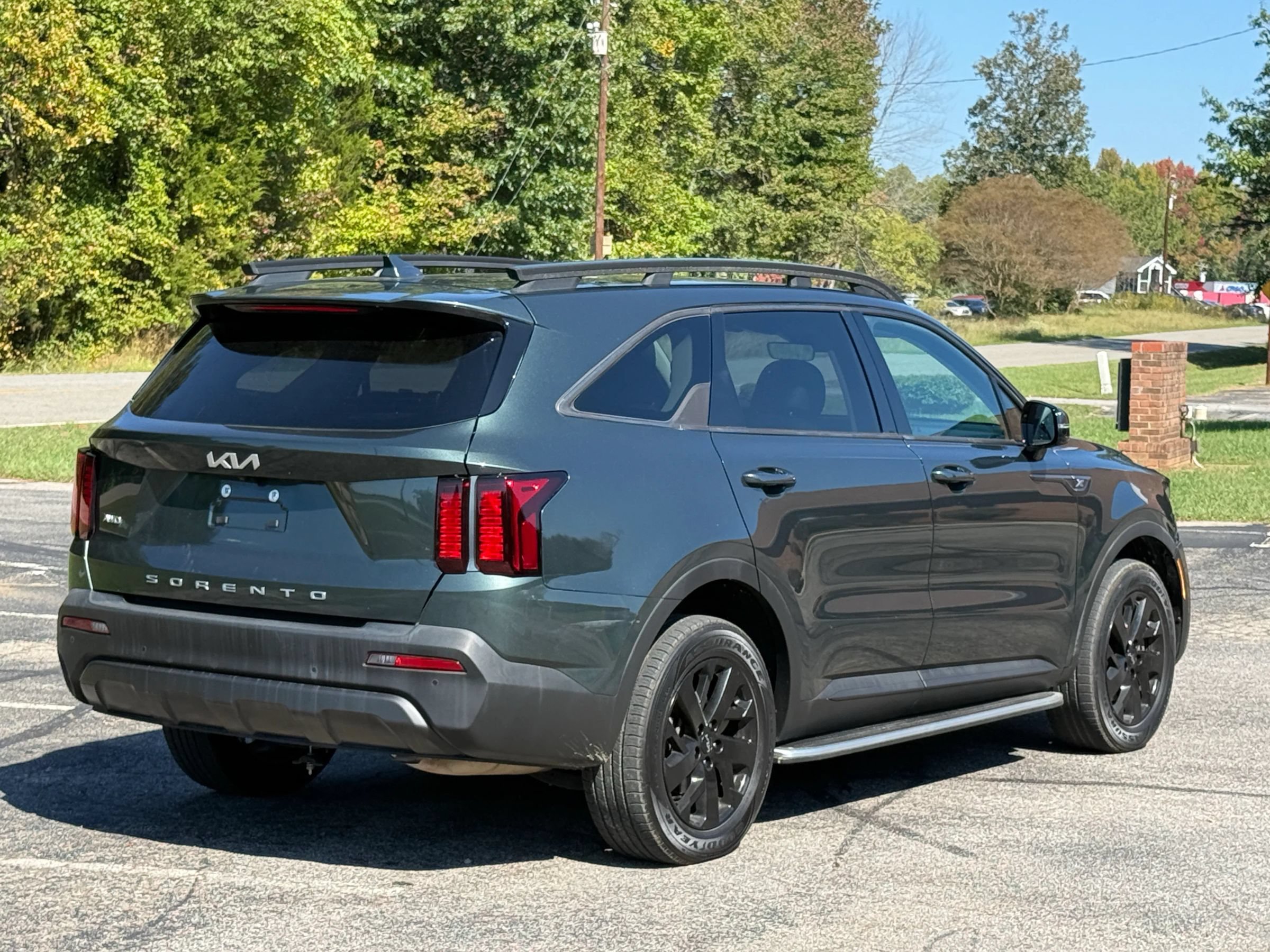 Used 2022 Kia Sorento S w/ Panoramic Sunroof Package AWD/4WD image 3