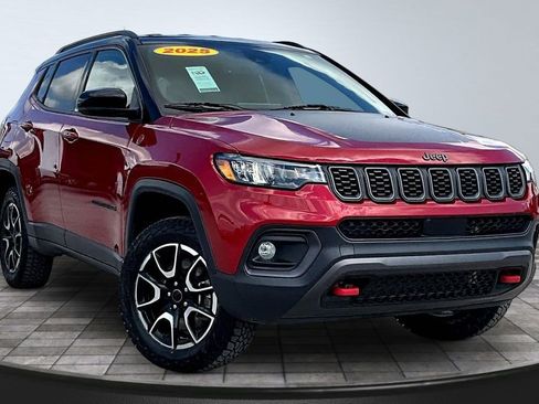 Used 2025 Jeep Compass Trailhawk AWD/4WD image 4