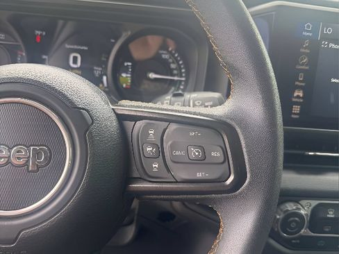 Used 2024 Jeep Wrangler Unlimited AWD/4WD image 14