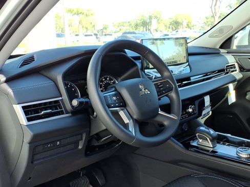 New 2026 Mitsubishi Outlander ES FWD image 11
