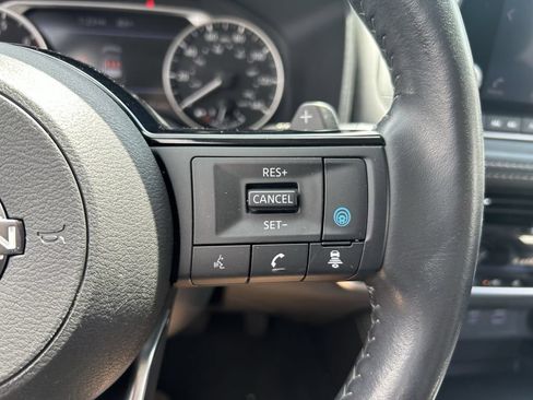 Used 2023 Nissan Rogue SL AWD/4WD image 17