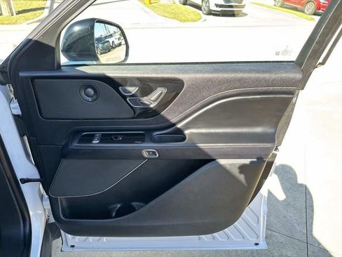 Used 2020 Lincoln Aviator Reserve image 14
