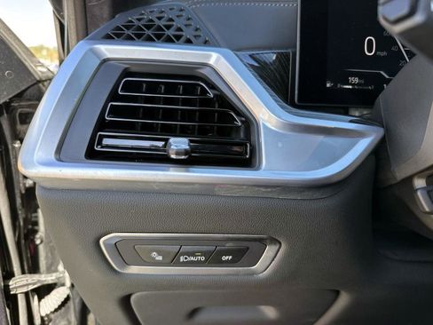 Used 2024 BMW X7 xDrive40i w/ M Sport Package image 40