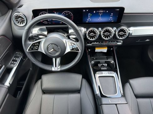 Used 2025 Mercedes-Benz GLB 250 image 30