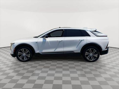 Used 2025 Cadillac Lyriq Luxury AWD/4WD image 4