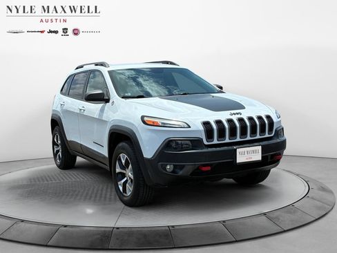 Used 2014 Jeep Cherokee Trailhawk w/ Comfort/Convenience Group AWD/4WD image 2