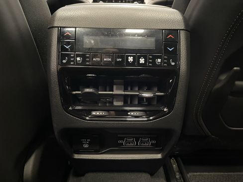 Used 2024 Jeep Grand Cherokee L Summit image 22