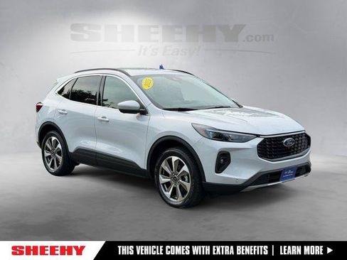 Certified 2025 Ford Escape Platinum w/ Premium Technology Package AWD/4WD image 1