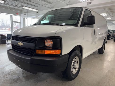 Used 2016 Chevrolet Express 2500 image 2