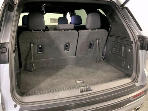 Used 2024 Chevrolet Traverse LT AWD/4WD image 4