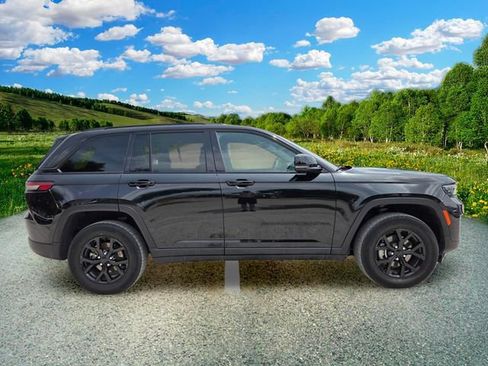 Certified 2024 Jeep Grand Cherokee Altitude RWD image 7