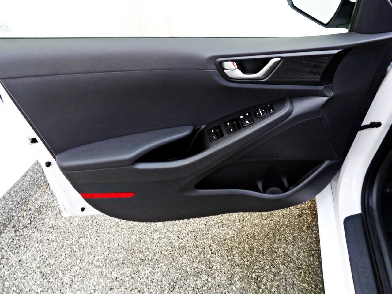 Used 2019 Hyundai Ioniq Blue FWD image 7