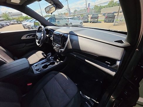 Used 2022 Chevrolet Traverse LT w/ LPO, Floor Liner Package AWD/4WD image 11