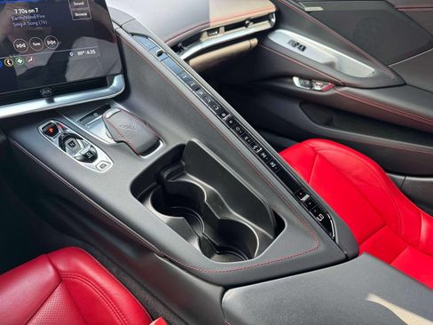 Used 2020 Chevrolet Corvette Stingray Convertible w/ Z51 Performance Package RWD image 30