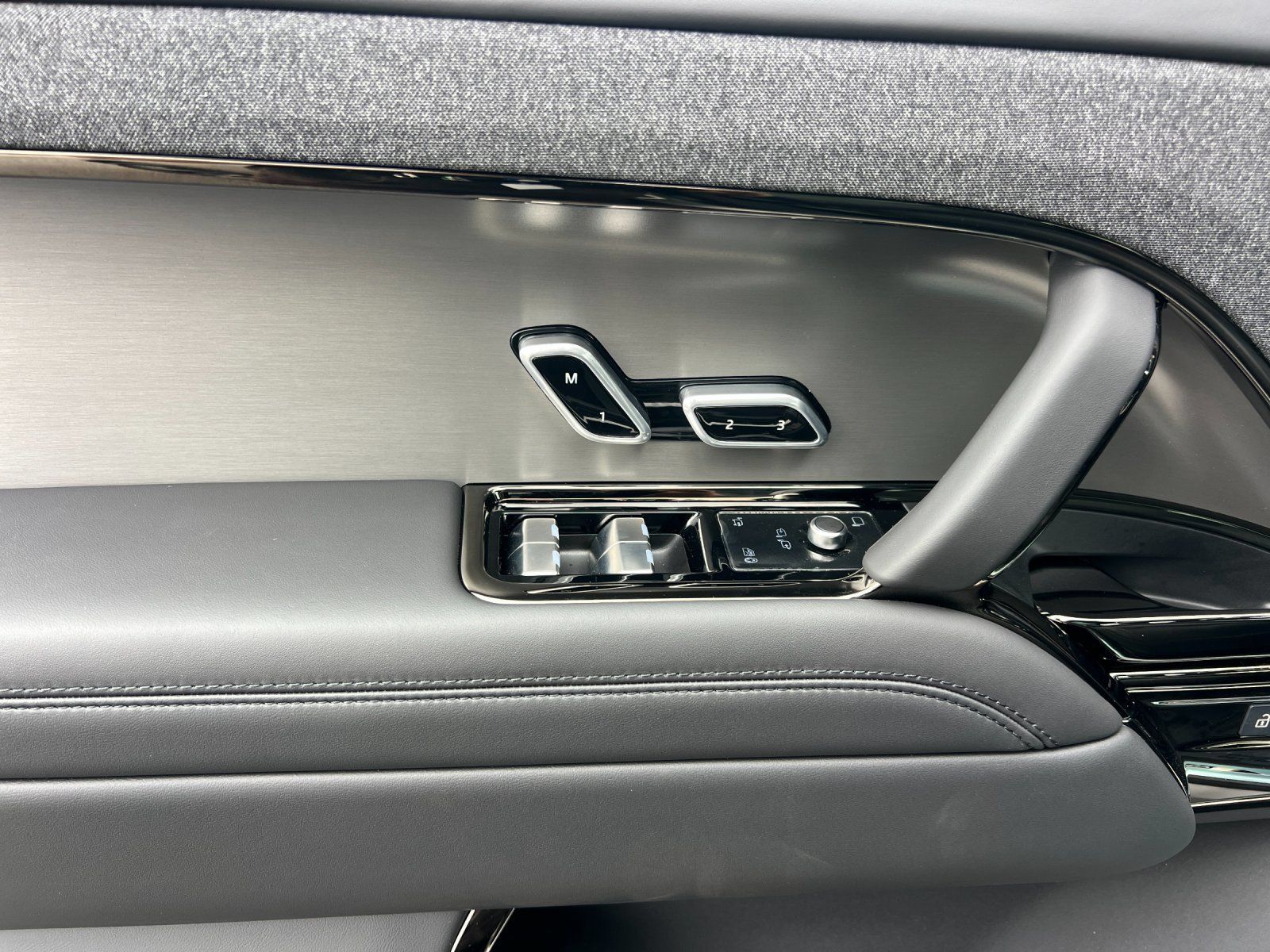 New 2026 Land Rover Range Rover Sport Dynamic SE AWD/4WD image 11