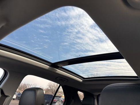 Used 2023 Chevrolet Equinox Premier image 26