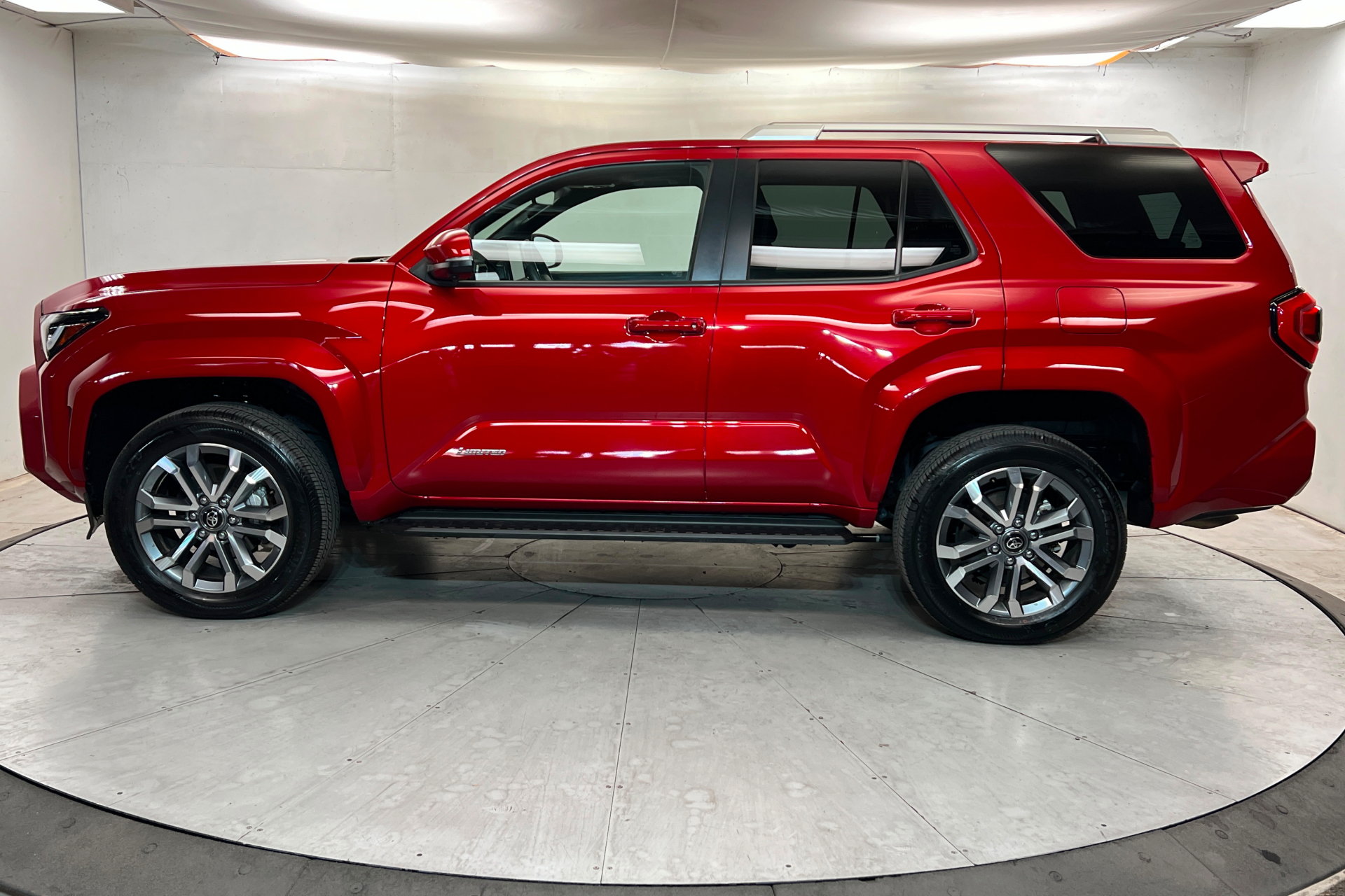Used 2025 Toyota 4Runner Limited AWD/4WD image 2