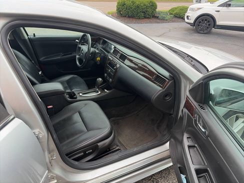 Used 2012 Chevrolet Impala LTZ FWD image 10