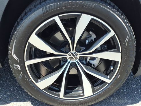Certified 2026 Volkswagen Atlas Cross Sport SEL Premium R-Line AWD/4WD image 9