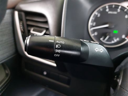 Used 2023 Nissan Rogue SV image 24