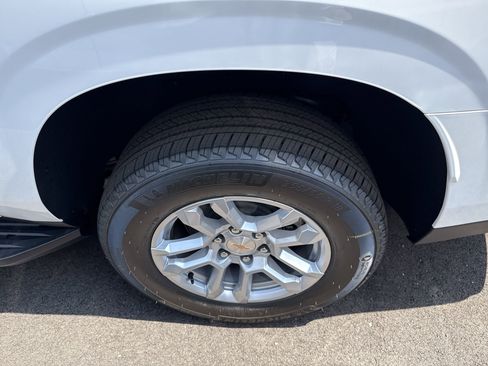 New 2025 Chevrolet Suburban LS image 8