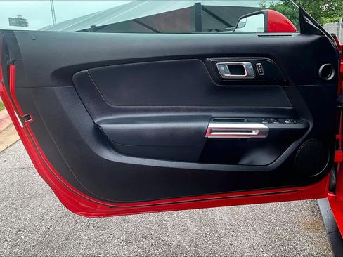 Used 2019 Ford Mustang Convertible RWD image 21
