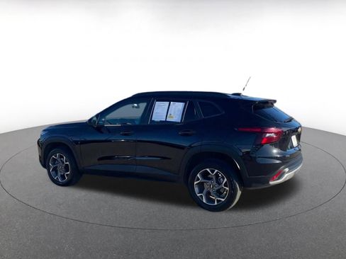 Used 2025 Chevrolet Trax LT FWD image 10