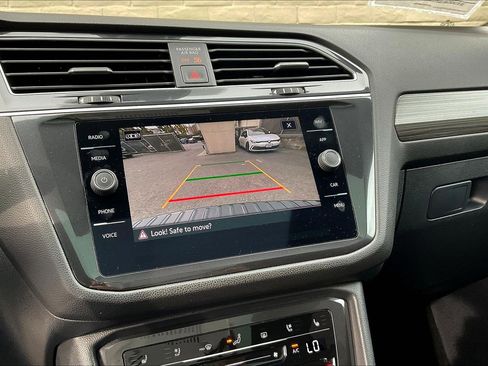 Certified 2024 Volkswagen Tiguan SEL R-Line image 21