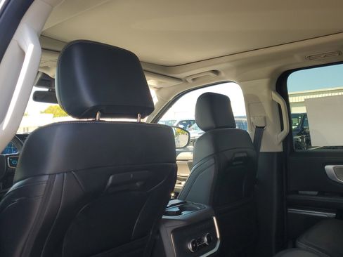 Certified 2025 Ford Expedition Max Platinum image 14