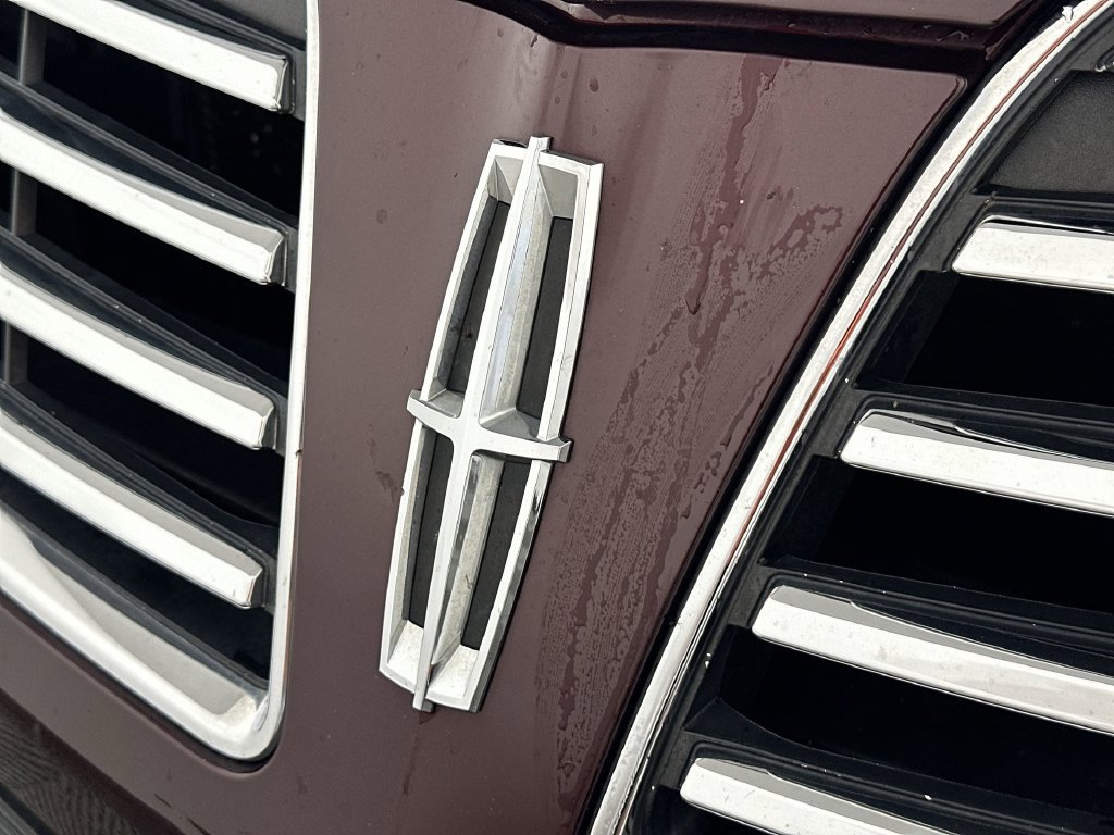 Used 2017 Lincoln MKT FWD image 33