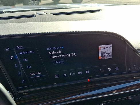 Used 2023 Cadillac Escalade Premium Luxury image 18