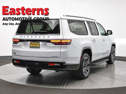 Used 2024 Jeep Wagoneer L Series II w/ Flexible Seating Group RWD image 5