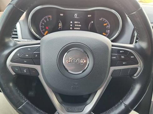 Used 2021 Jeep Grand Cherokee Laredo X AWD/4WD image 9