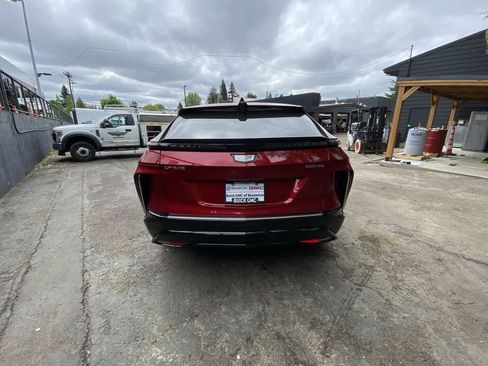 Used 2024 Cadillac Lyriq Luxury w/ LPO, Floor Liner Package AWD/4WD image 5