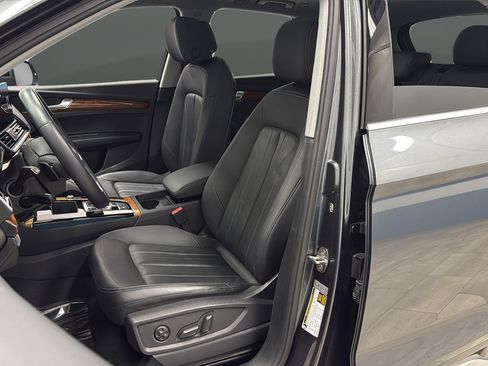 Used 2023 Audi Q5 2.0T Premium w/ Convenience Package AWD/4WD image 9
