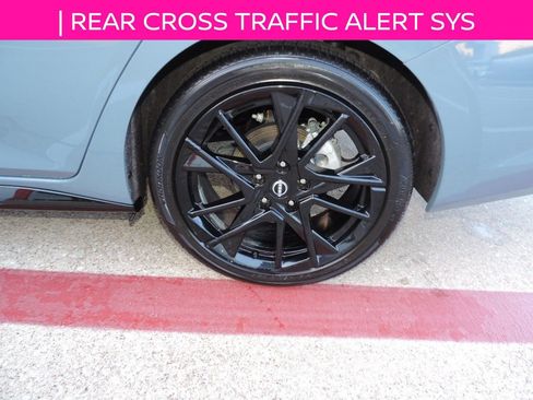 Used 2025 Nissan Sentra SR w/ Midnight Edition image 14