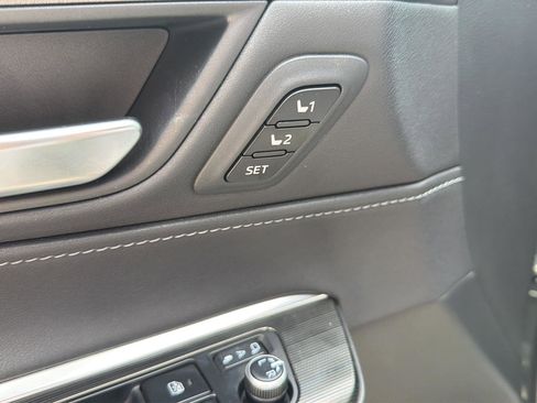 Used 2024 Toyota Venza XLE AWD/4WD image 17