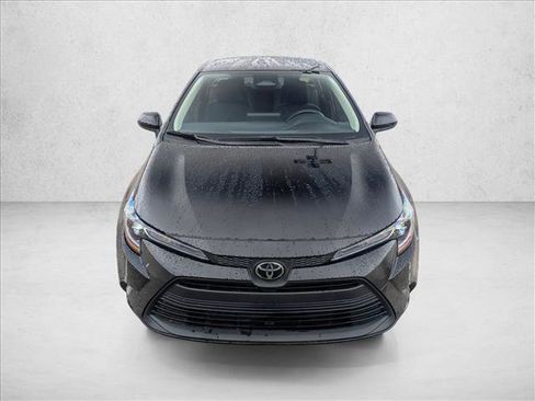 Used 2025 Toyota Corolla LE image 2