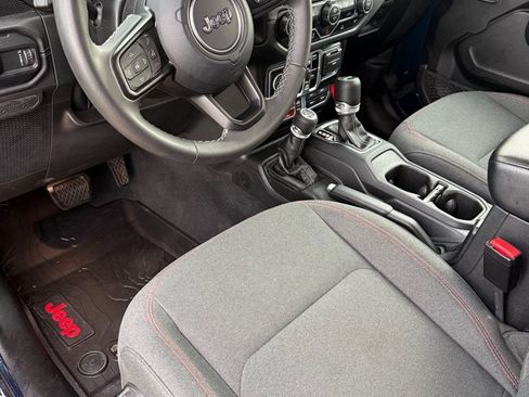 Used 2025 Jeep Wrangler Unlimited Rubicon AWD/4WD image 7