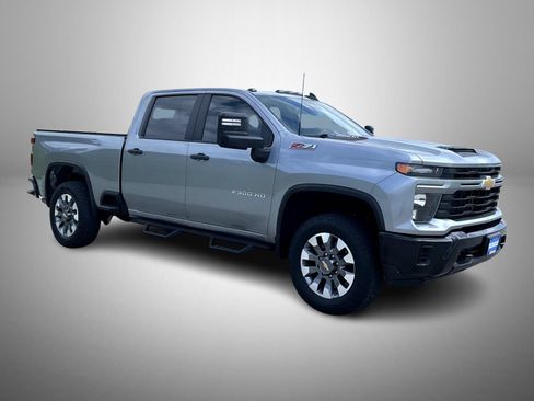 Used 2024 Chevrolet Silverado 2500 Custom w/ Custom Value Package AWD/4WD image 3
