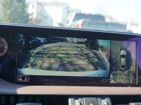 Used 2021 Lexus ES 350 Ultra Luxury w/ Accessory Package image 16