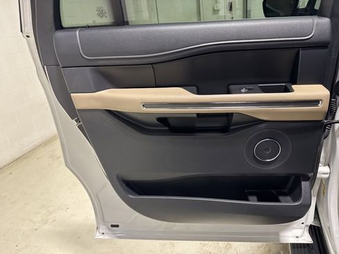 Used 2024 Ford Expedition Max XLT image 29