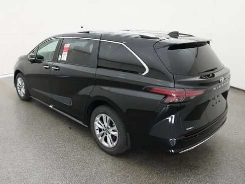 New 2026 Toyota Sienna Limited image 39