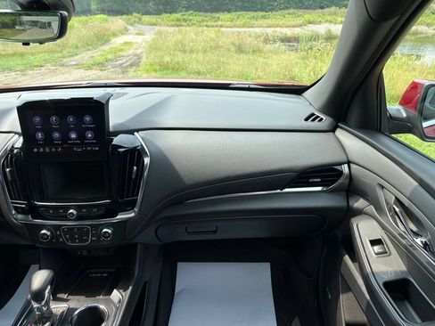 Used 2023 Chevrolet Traverse LT w/ LT Premium Package AWD/4WD image 42