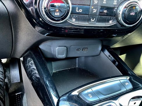 Used 2025 Chevrolet Trax ACTIV FWD image 16